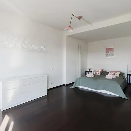 4 Bedroom - Zentral - Geraeumig - Kueche - Terrasse - Wifi - Kaffee - Parkhaus Appartement