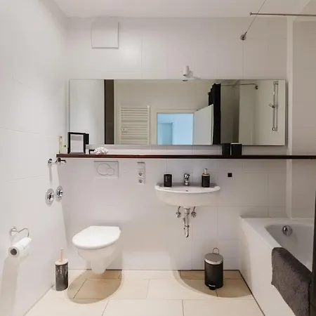 公寓 4 Bedroom - Zentral - Geraeumig - Kueche - Terrasse - Wifi - Kaffee - Parkhaus 威斯巴登