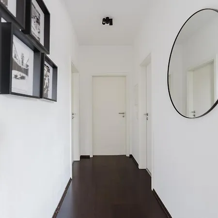 4 Bedroom - Zentral - Geraeumig - Kueche - Terrasse - Wifi - Kaffee - Parkhaus *