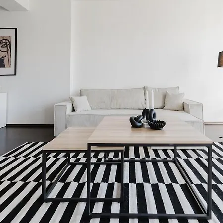 4 Bedroom - Zentral - Geraeumig - Kueche - Terrasse - Wifi - Kaffee - Parkhaus Appartement