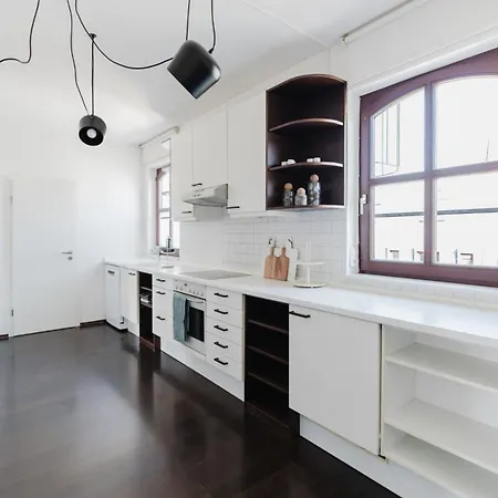 4 Bedroom - Zentral - Geraeumig - Kueche - Terrasse - Wifi - Kaffee - Parkhaus *