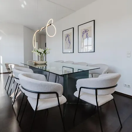 4 Bedroom - Zentral - Geraeumig - Kueche - Terrasse - Wifi - Kaffee - Parkhaus *