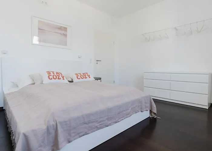 4 Bedroom - Zentral - Geraeumig - Kueche - Terrasse - Wifi - Kaffee - Parkhaus Apartman *