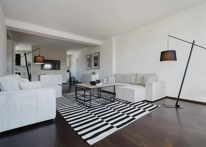 4 Bedroom - Zentral - Geraeumig - Kueche - Terrasse - Wifi - Kaffee - Parkhaus Apartman *