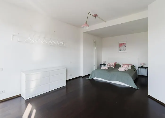 4 Bedroom - Zentral - Geraeumig - Kueche - Terrasse - Wifi - Kaffee - Parkhaus Apartman