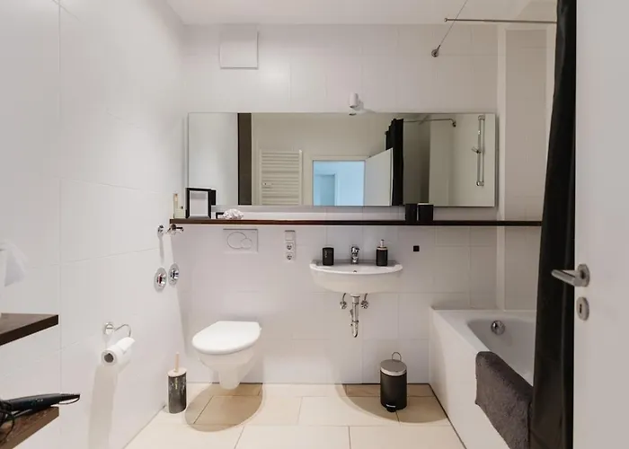 Apartman 4 Bedroom - Zentral - Geraeumig - Kueche - Terrasse - Wifi - Kaffee - Parkhaus Wiesbaden