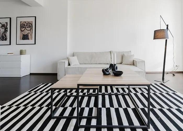 4 Bedroom - Zentral - Geraeumig - Kueche - Terrasse - Wifi - Kaffee - Parkhaus Apartman