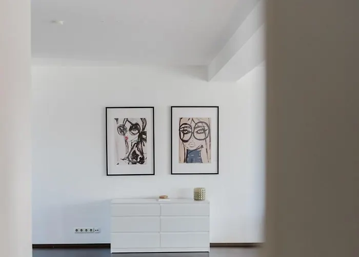 Apartman 4 Bedroom - Zentral - Geraeumig - Kueche - Terrasse - Wifi - Kaffee - Parkhaus Wiesbaden