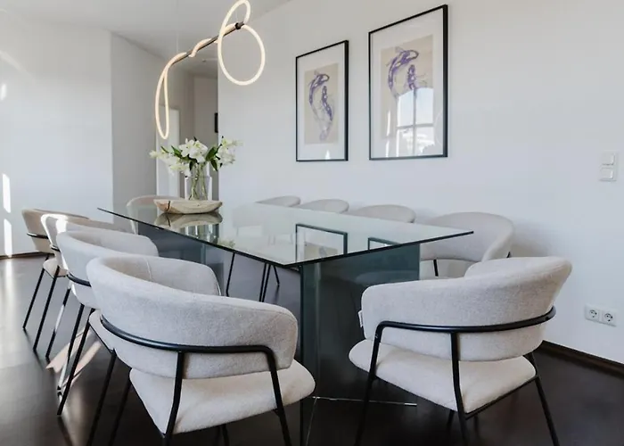 4 Bedroom - Zentral - Geraeumig - Kueche - Terrasse - Wifi - Kaffee - Parkhaus *