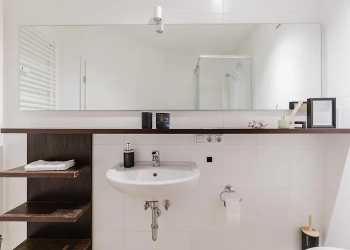 4 Bedroom - Zentral - Geraeumig - Kueche - Terrasse - Wifi - Kaffee - Parkhaus Apartman *